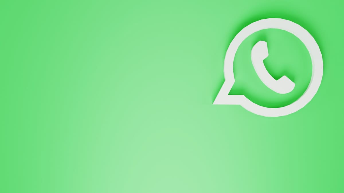 Modo oscuro en WhatsApp. Foto: Unsplash