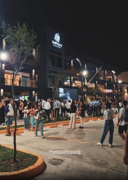 UniPlaza Shopping en Corrientes.