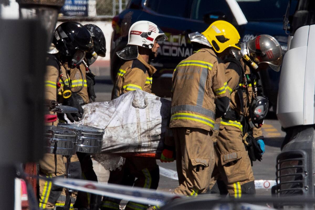 Conmoción en España: muertos y heridos tras incendio en una zona de discotecas en Murcia. EFE