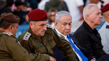 Benjamín Netanyahu junto a altos mandos del Ejército de Israel. Foto: REUTERS.