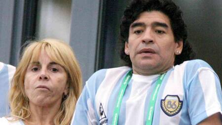 Claudia Villafañe y Diego Maradona, camisetas