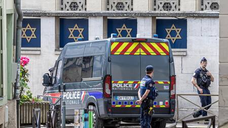 La Policía mata a un hombre armado que quería quemar una sinagoga en el norte de Francia. Foto: EFE.