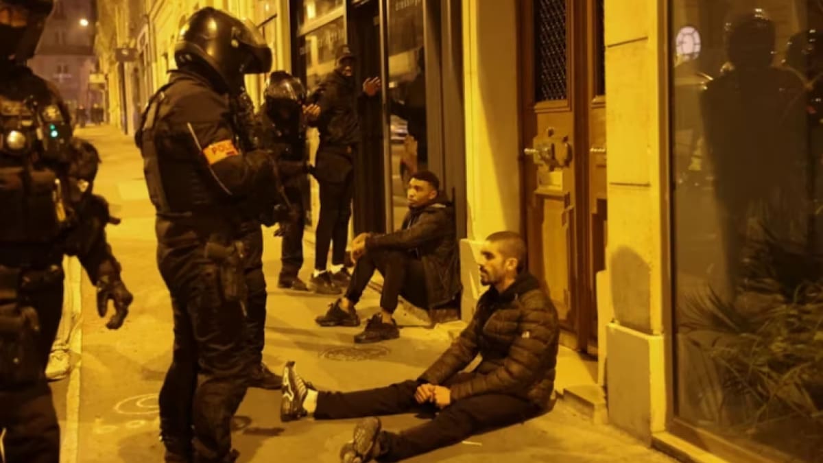 La policía antidisturbios se enfrentó a los manifestantes en Nanterre, cerca de París, Francia. Foto: Reuters.