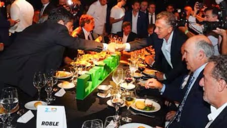 Mauricio Macri y Axel Kicillof compartieron mesa en la Expoagro de San Nicolás: qué se dijeron