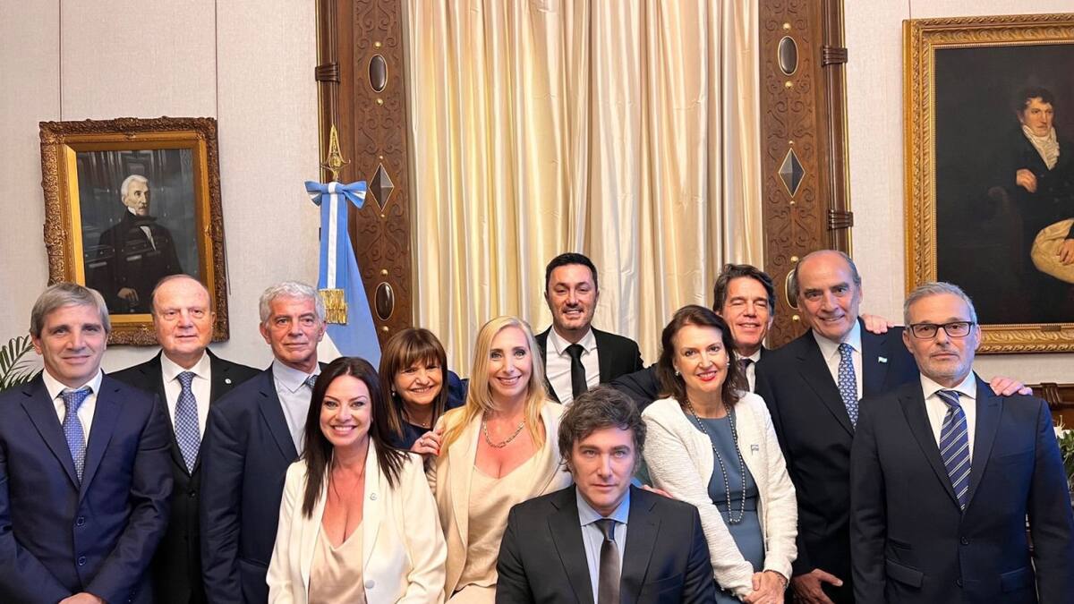 Javier Milei junto a su gabinete. Foto: NA