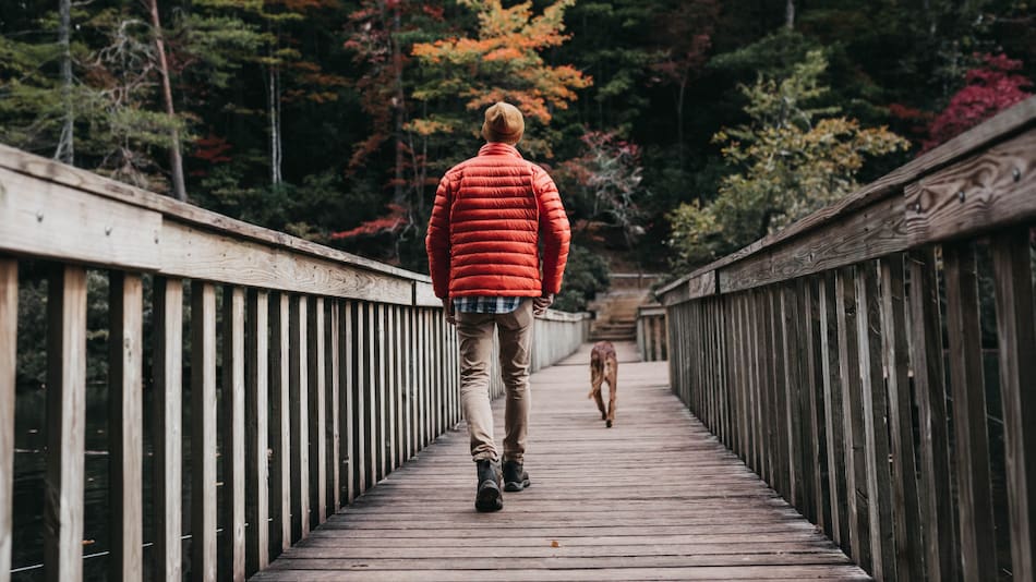 Caminar disminuye el riesgo de muerte. Foto: Unsplash.