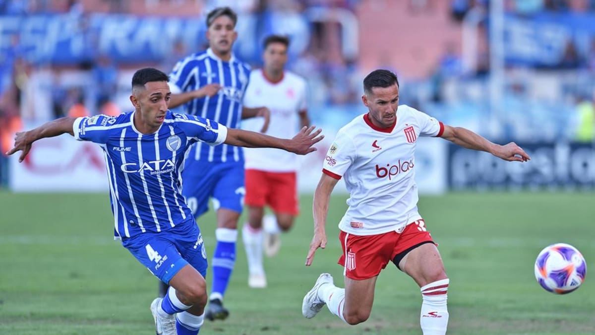 Estudiantes venció a Godoy Cruz y consiguió su primera victoria del campeonato