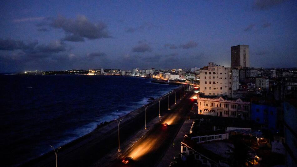 Cuba restableció el suministro eléctrico en algunas zonas de La Habana. Foto: Reuters.