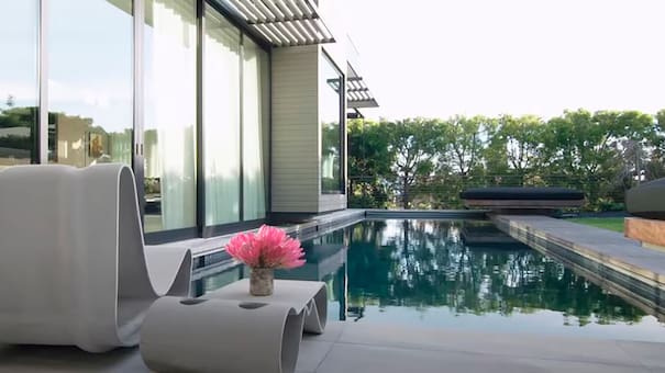 Una leyenda del tenis vende su lujosa mansión de USD 25 millones: desde vistas panorámicas hasta pista de bowling