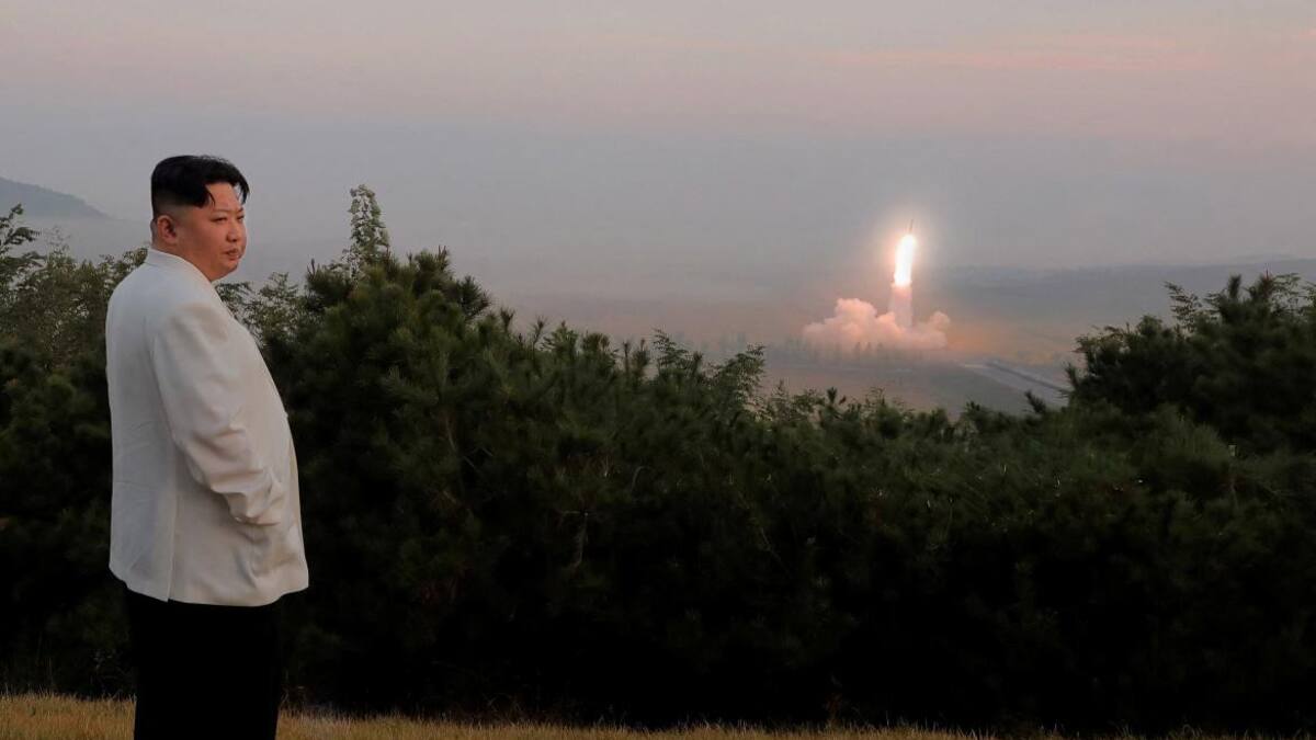 Kim Jong-Un ve el lanzamiento de misil_Reuters