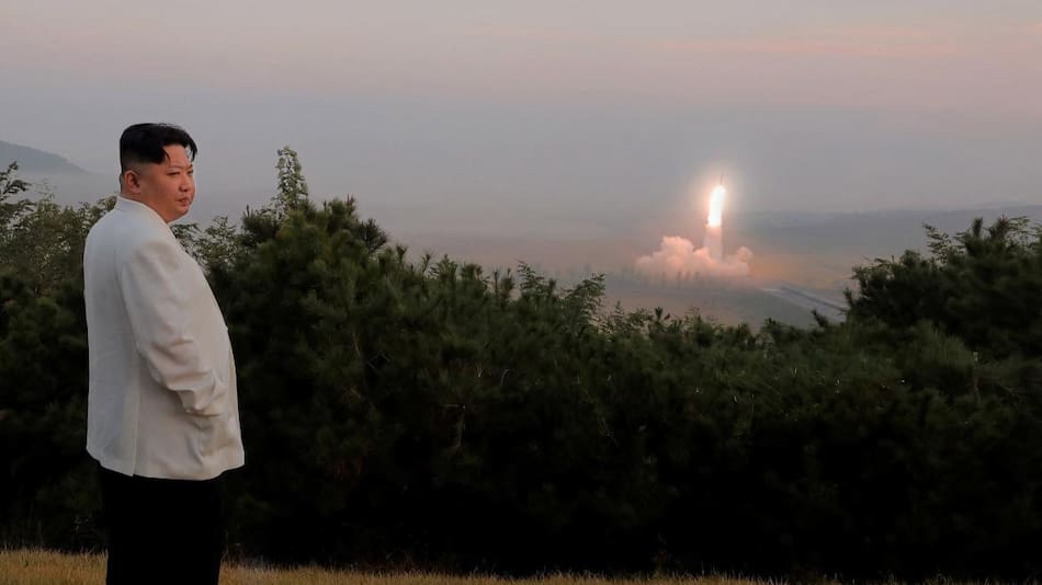 Kim Jong-Un ve el lanzamiento de misil_Reuters