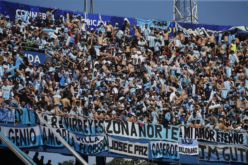 Los hinchas de Racing en la final de la Copa Sudamericana. Foto: Reuters