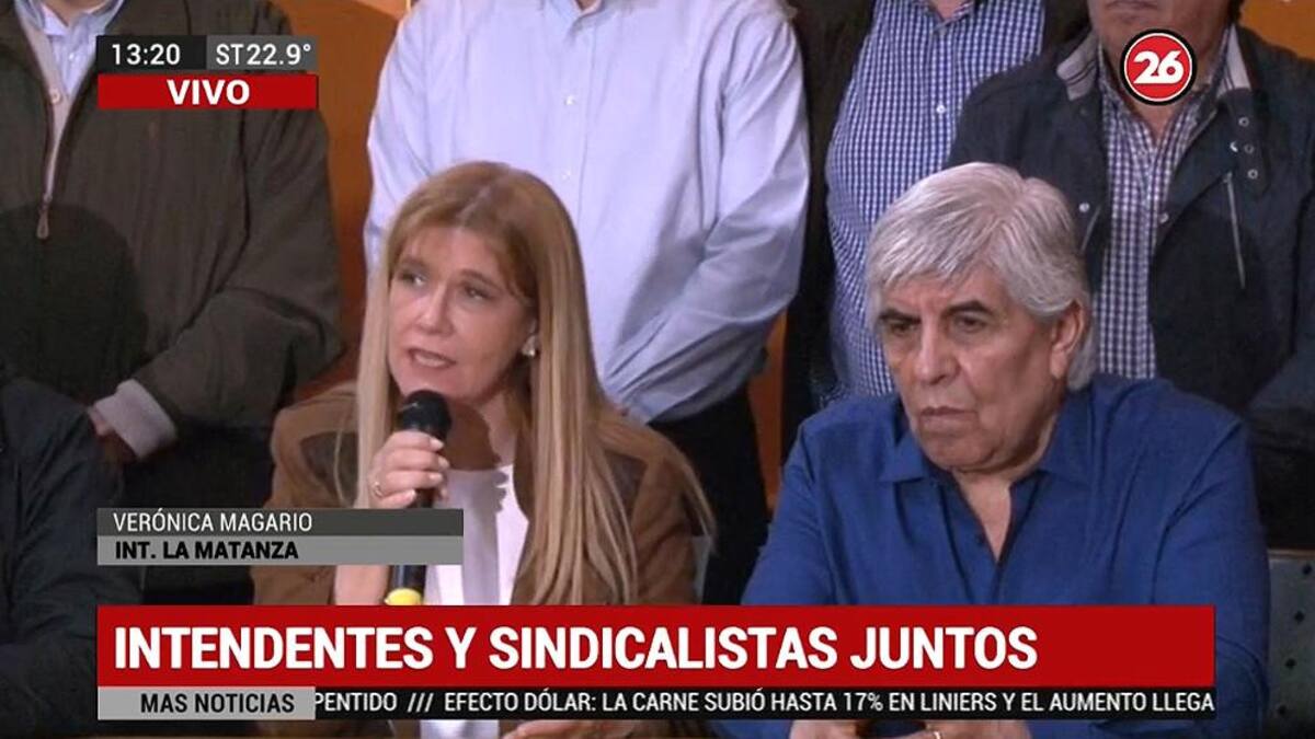 Intendentes junto a Moyano - Política