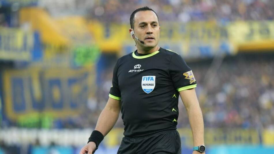 Fernando Espinoza, el árbitro del polémico partido entre Boca y Atlético Tucumán. Foto: NA.