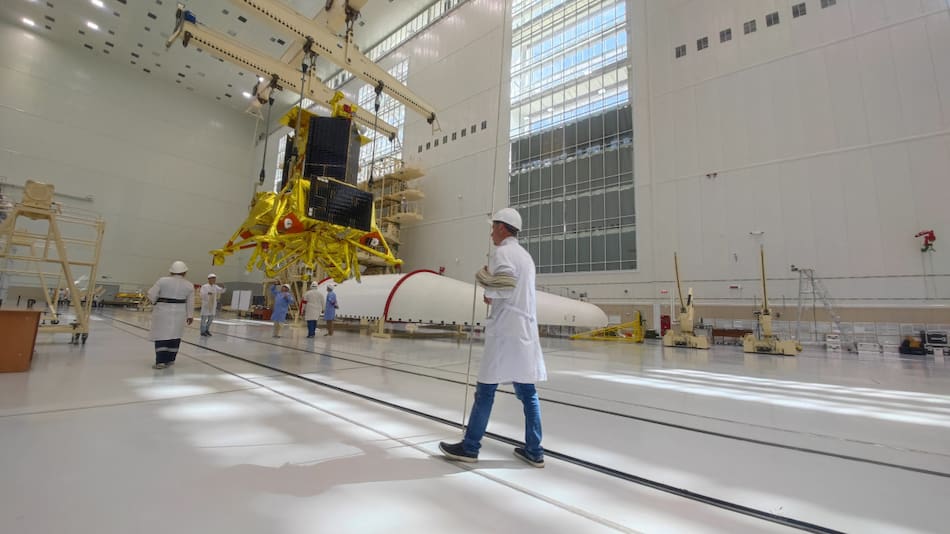 Preparativos para el lanzamiento de la nave Luna-25. Foto: Reuters