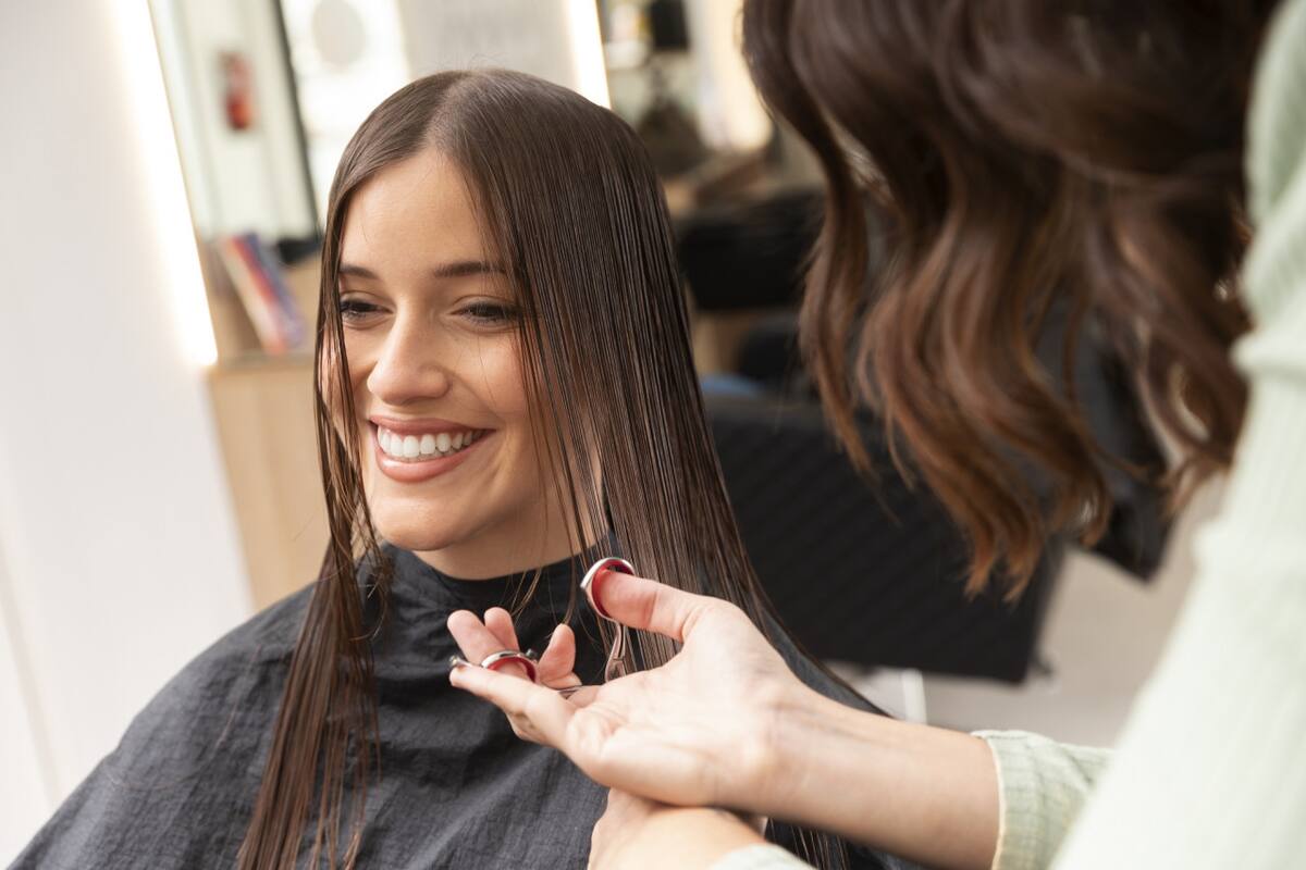 Corte de pelo mujer. Foto FREEPIK