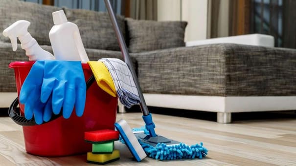 Servicio doméstico: cuánto se cobra por hora en agosto y cómo quedó la escala salarial tras el nuevo aumento