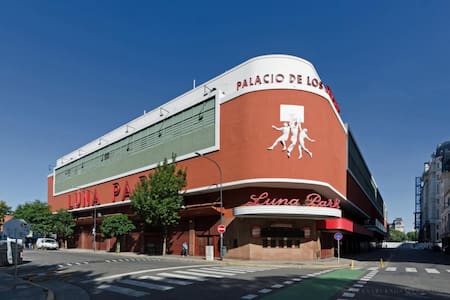 Luna Park, teatro en venta