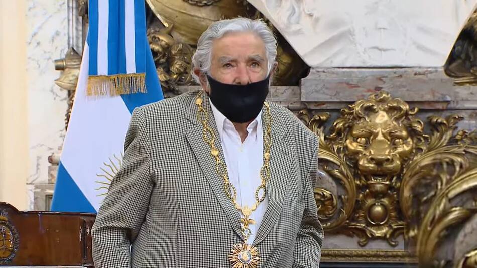 Condecoración a José Pepe Mujica