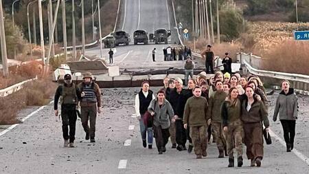 Prisioneros de guerra ucranianos luego de un intercambio_Reuters