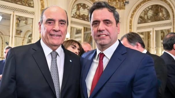 Se despiden: Francos y Catalán formalizan la transición en Casa Rosada tras sus renuncias