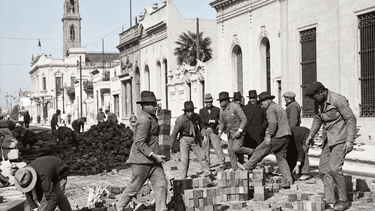 En 1888, Buenos Aires cubrió sus calles con madera para terminar con el barro: el ambicioso proyecto que fracasó