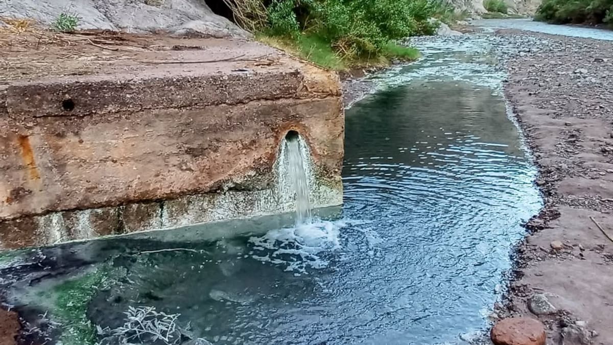 Un hotel abandonado y aguas termales en la montaña: el rincón secreto de Argentina que deslumbra en la provincia menos pensada