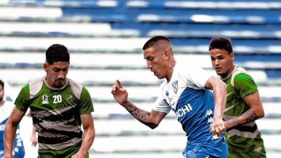 Centurión fue llamado por Vélez para sumarse a los entrenamiento y aceptó