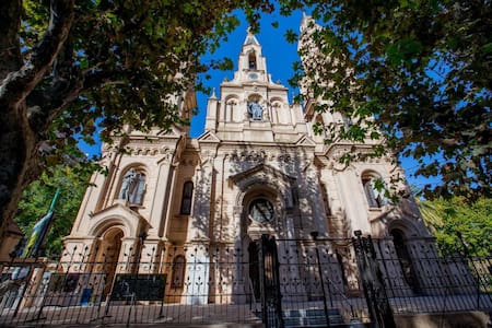 BARRACAS - Iglesia Santa Felicitas - Foto www.turismo.buenosaires.gob.ar