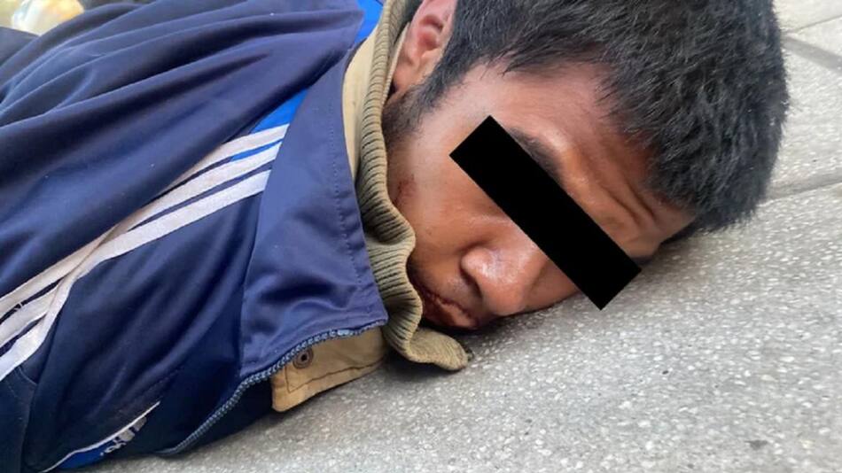 El indigente que atacó a una policía