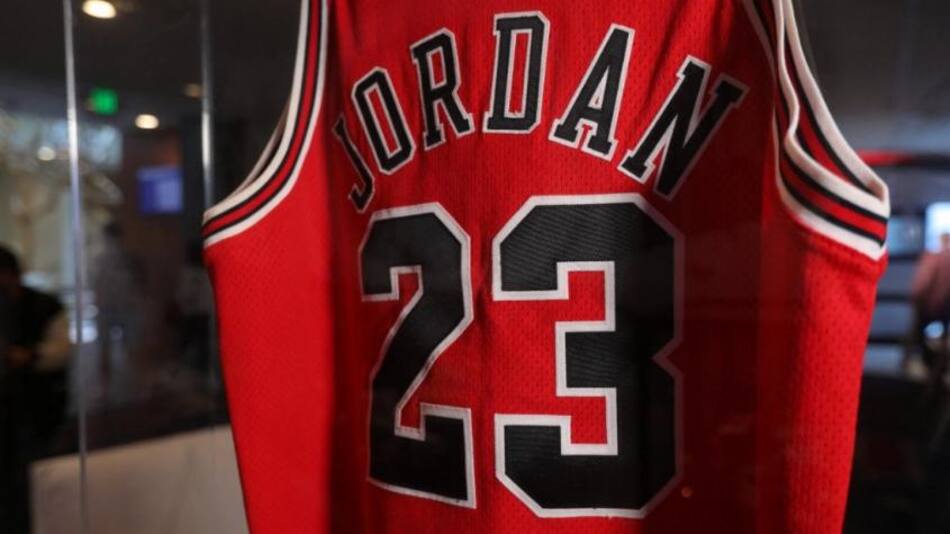 Camiseta de Michael Jordan en los Chicago Bulls. Foto: NA.