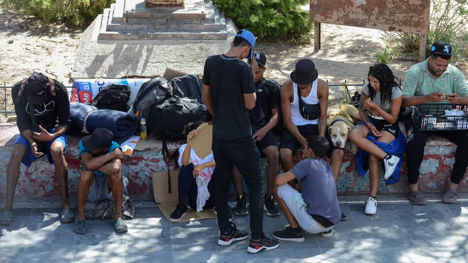 Migrantes copan los parques de Ciudad Juárez. Foto: Unsplash