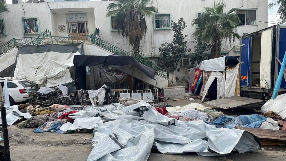 Patio del hospital Al Shifa de Gaza. Foto: Reuters.