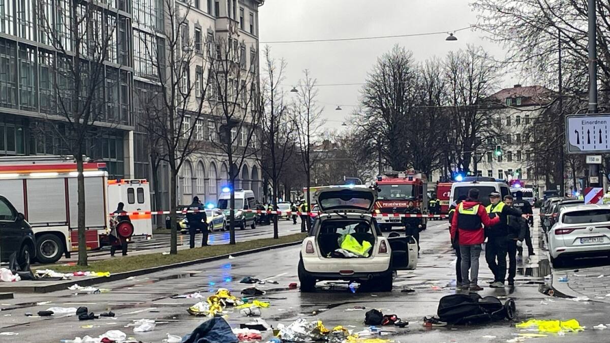 Un automóvil atropelló a una multitud en Múnich , Alemania. Foto: Reuters / Wolfgang Rattay.