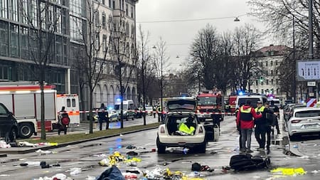 Un automóvil atropelló a una multitud en Múnich , Alemania. Foto: Reuters / Wolfgang Rattay.