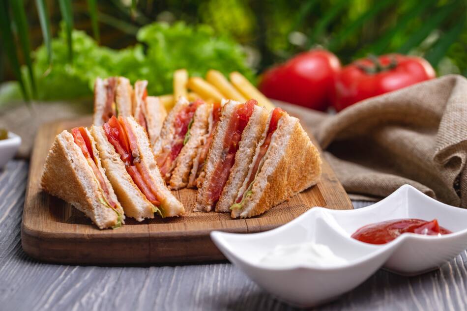 Sándwiches de miga. Foto: Freepik