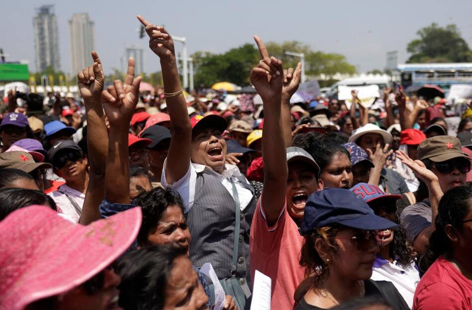 En Sri Lanka las mujeres se movilizan contra la crisis. Foto: Reuters.