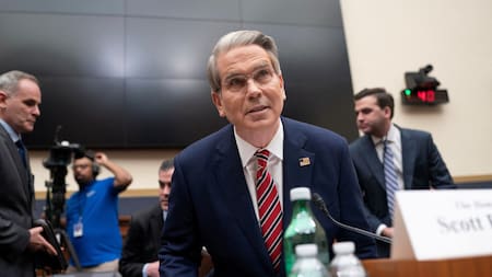 Bessent aseguró que el respaldo financiero a Argentina alcanzaría los 40 mil millones de dólares.