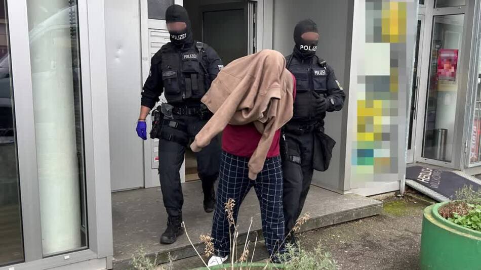 Desmantelaron red que proporcionaba documentos a migrantes ilegales. Foto: EFE.