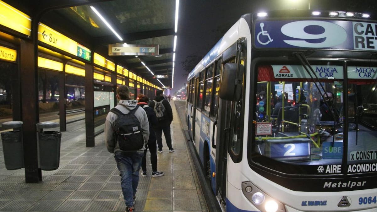 Colectivos, servicio nocturno. Foto: NA.