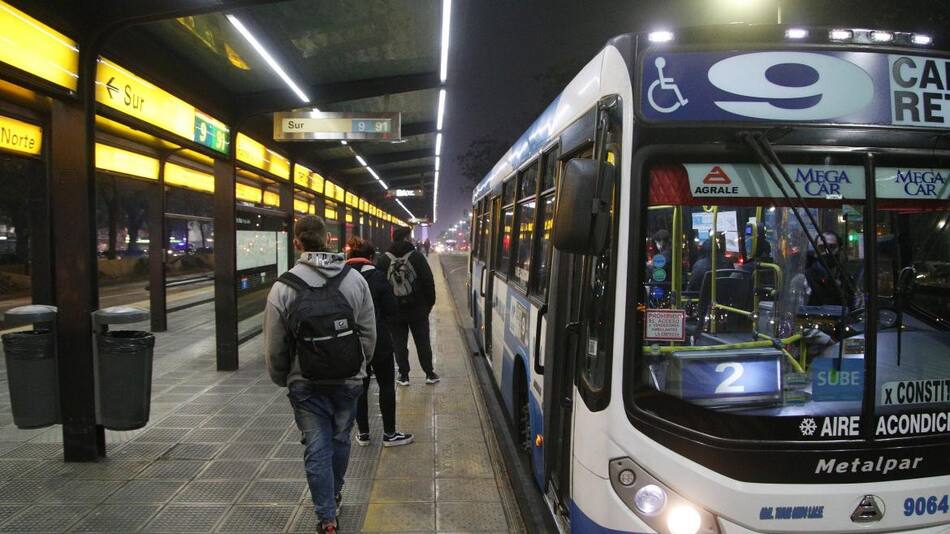 Colectivos, servicio nocturno. Foto: NA.