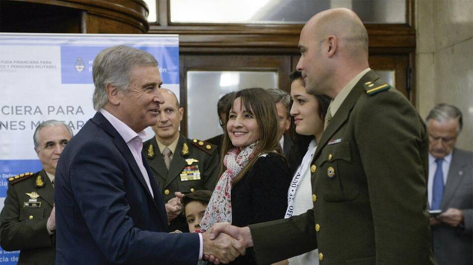 Ministro Oscar Aguad - Ejército - Política (NA)