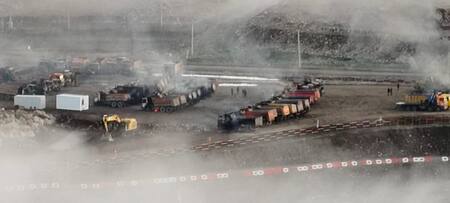 Encapuchados quemaron medio centenar de camiones en una hidroeléctrica en la Araucanía chilena. Foto: X / @aprachile.