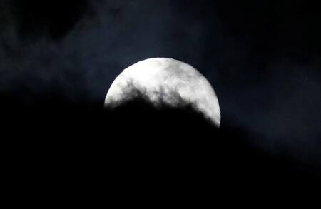 Luna de Nieve, Reuters