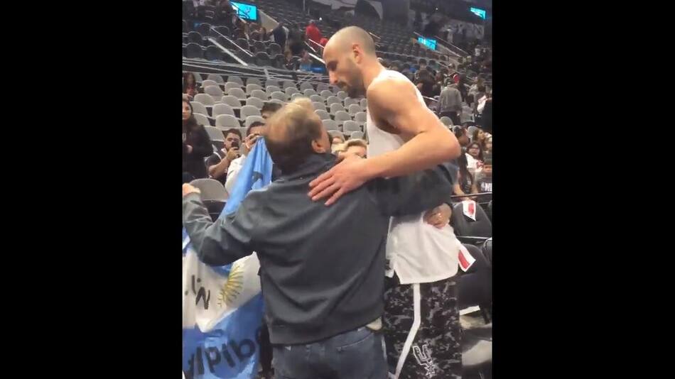 Manu Ginobili con hinchas argentinos en la NBA