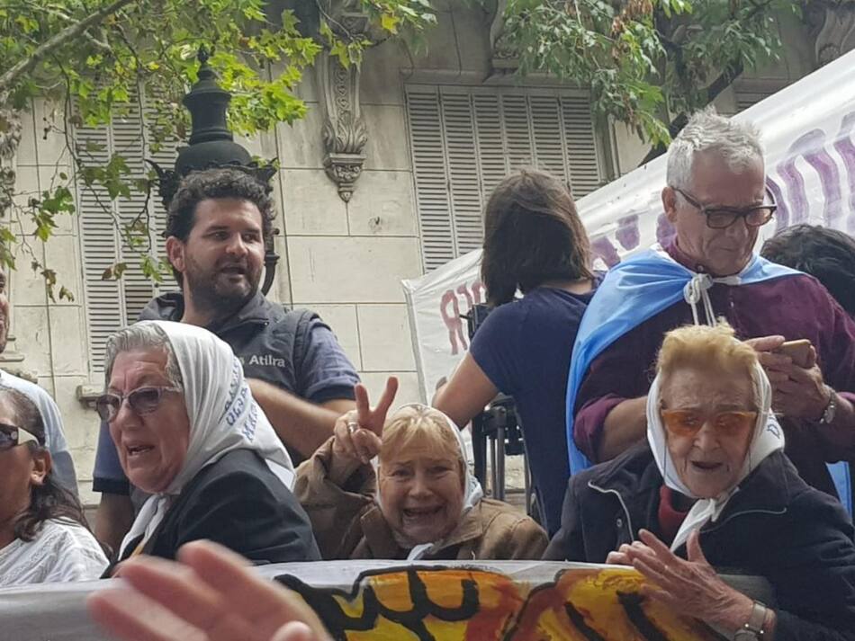 Día de la Memoria: ovación a las Abuelas y Madres de Plaza de Mayo, Video: Claudia Seta, Diario26