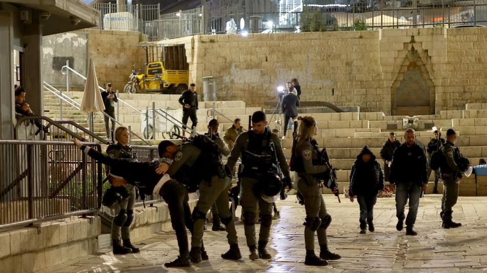 Policías israelíes en Jerusalén. Foto: EFE.