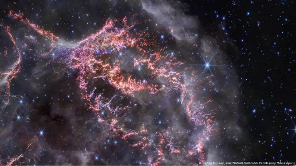 Casiopeia A capturada por la cámara de infrarrojo cercano (NIRCam). Foto: NASA.