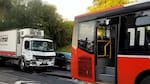 Demoras y un fuerte operativo de emergencia por un choque en la General Paz entre un camión y un colectivo