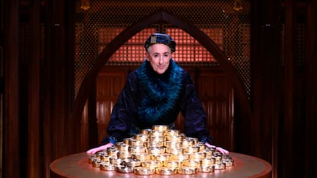 Alan Cumming en The Traitors, que ganó el Emmy como Mejor Reality de Competencia.